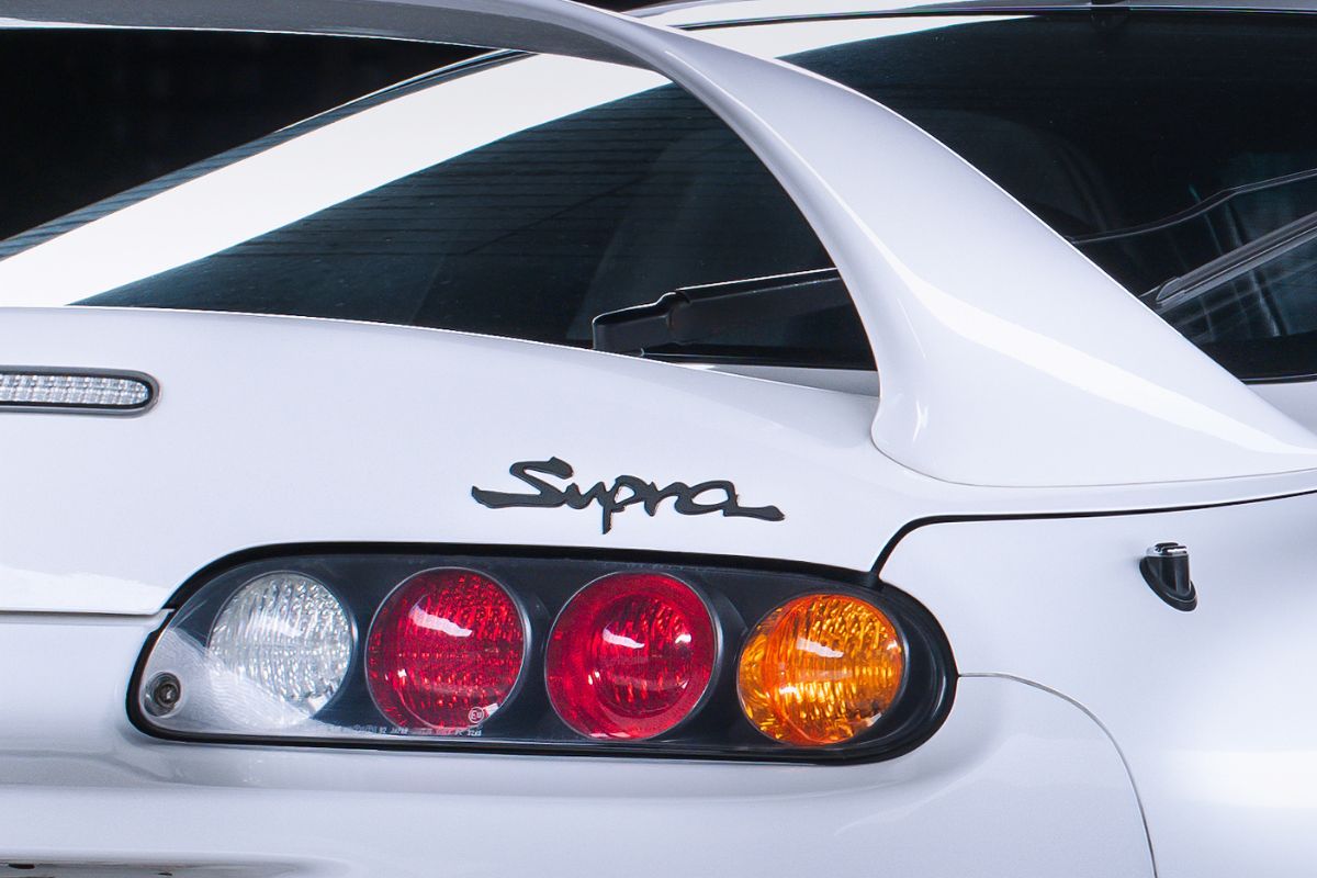 Photographie Détail feu arrière Toyota Supra MKIV