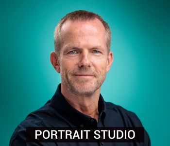 Photographe portrait corporate Montpellier - séance studio professionnel