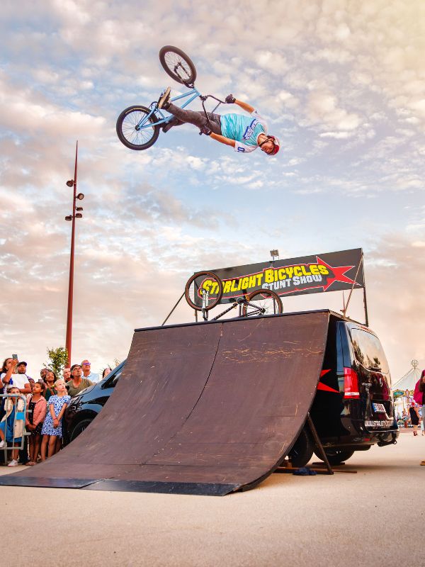 Photographe sportif Montpellier, spécialiste athlètes, clubs et événements sportifs. Expérience VTT Freestyle et marketing sportif.